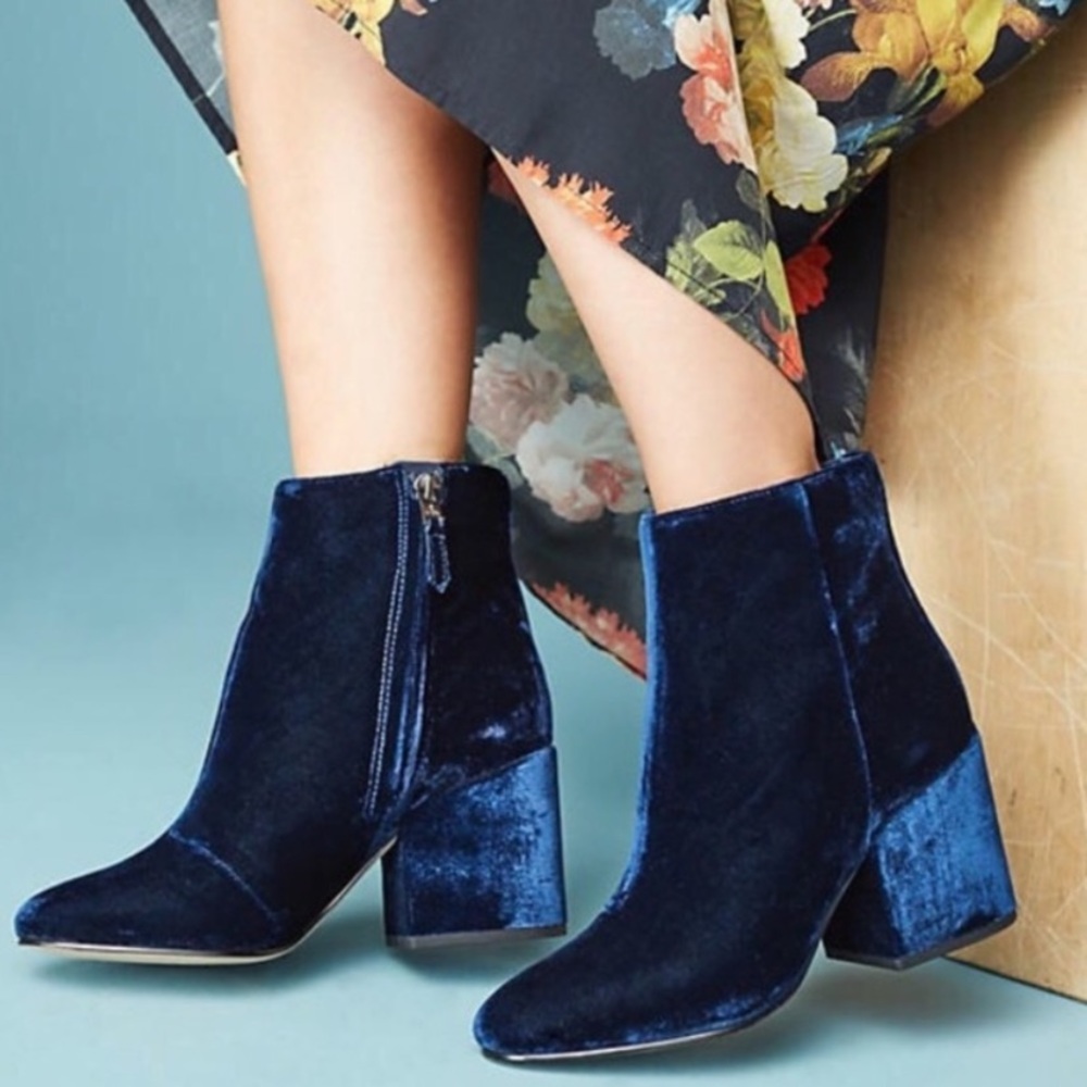 🆕NWT rare Sam Edelman Navy Velvet Heeled Booties - Picture 3 of 9